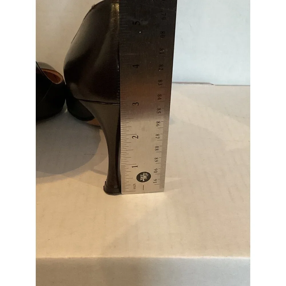 Manolo Blahnik Black Leather Medium Heel Pumps with Almond Toe - Picture 5 of 5